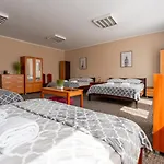 Hostelio - Tanie I Komfortowe Pokoje, Parking, Sklep Na Miejscu Jelenia Góra
