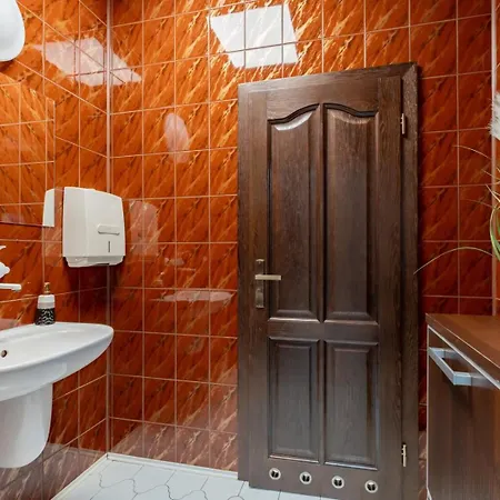 Hostel Hostelio - Tanie I Komfortowe Pokoje, Parking, Sklep Na Miejscu