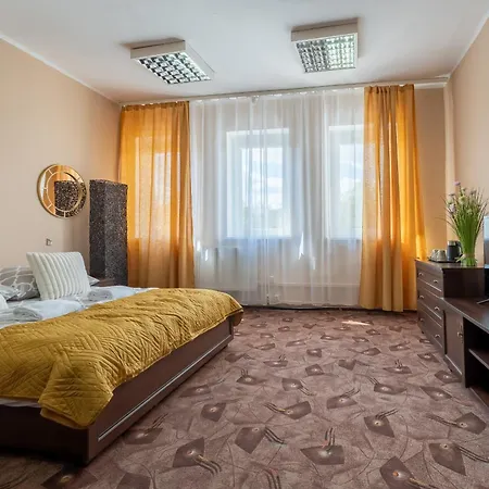 Hostal Hostello - Pokoje, Parking - By Spaceapart *