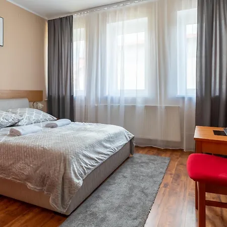 Hostelio - Tanie I Komfortowe Pokoje, Parking, Sklep Na Miejscu * Jelení Hora