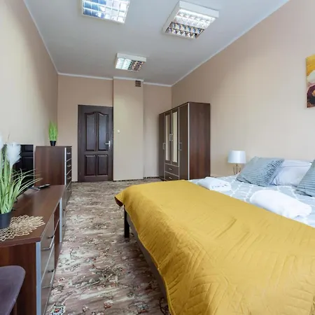 Hostello - Pokoje, Parking - By Spaceapart Hostal *