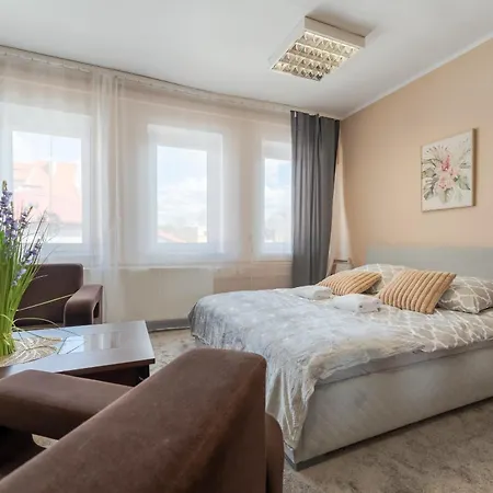 Hostello - Pokoje, Parking - By Spaceapart Hostal *