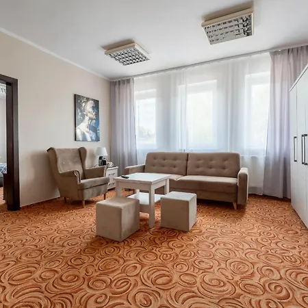 Hostello - Pokoje, Parking - By Spaceapart Hostal