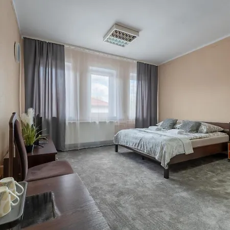 Hostal Hostello - Pokoje, Parking - By Spaceapart