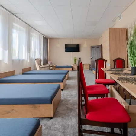 Hostel Hostelio - Tanie I Komfortowe Pokoje, Parking, Sklep Na Miejscu Jelení Hora