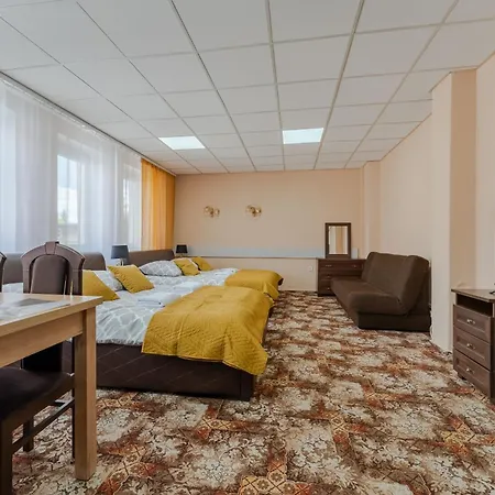 Hostello - Pokoje, Parking - By Spaceapart Hostal