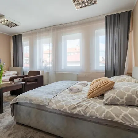 Hostelio - Tanie I Komfortowe Pokoje, Parking, Sklep Na Miejscu Hostel Jelení Hora