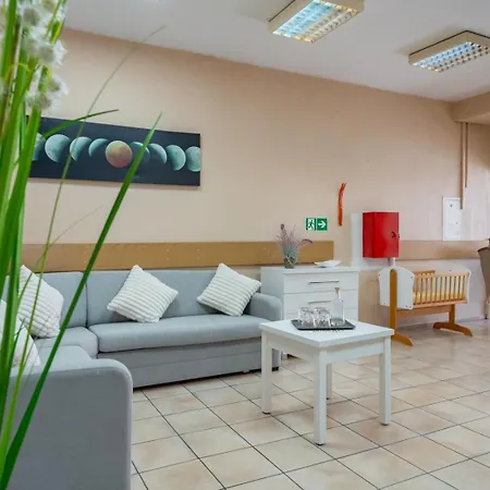 Hostelio - Tanie I Komfortowe Pokoje, Parking, Sklep Na Miejscu * Jelení Hora