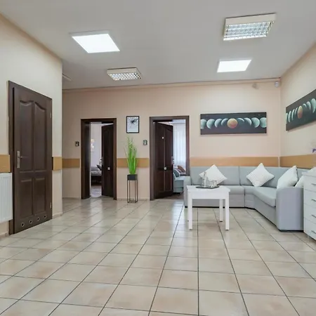 Hostello - Pokoje, Parking - By Spaceapart Hostal