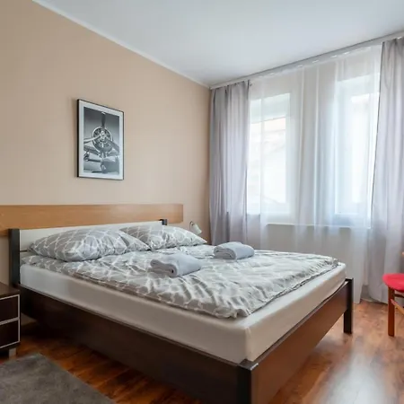 Hostello - Pokoje, Parking - By Spaceapart Hostal *
