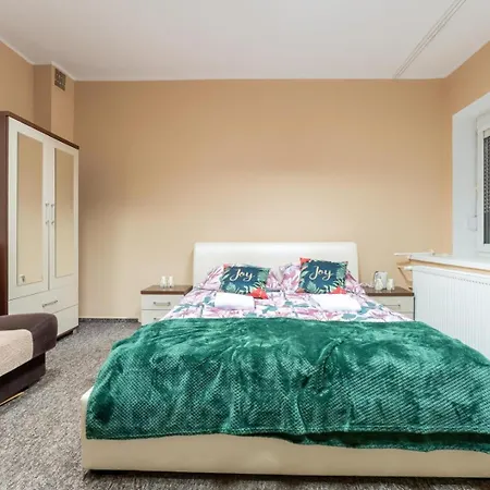 Hostelio - Tanie I Komfortowe Pokoje, Parking, Sklep Na Miejscu Jelení Hora