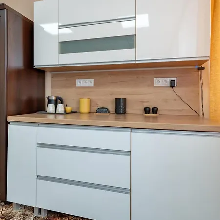 Hostello - Pokoje, Parking - By Spaceapart Hostal *