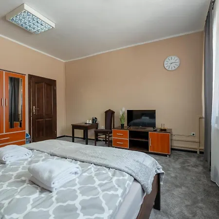 Hostelio - Tanie I Komfortowe Pokoje, Parking, Sklep Na Miejscu Hostel Jelení Hora