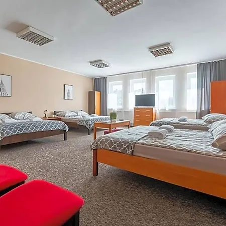 Hostelio - Tanie I Komfortowe Pokoje, Parking, Sklep Na Miejscu Jelenia Gora