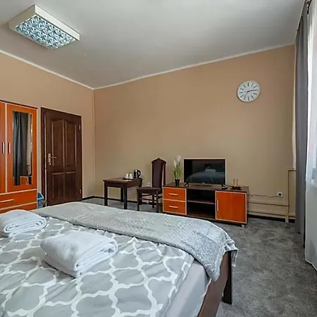 Hostel Hostelio - Tanie I Komfortowe Pokoje, Parking, Sklep Na Miejscu Jelenia Gora