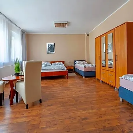 Hostelio - Tanie I Komfortowe Pokoje, Parking, Sklep Na Miejscu Hostel *