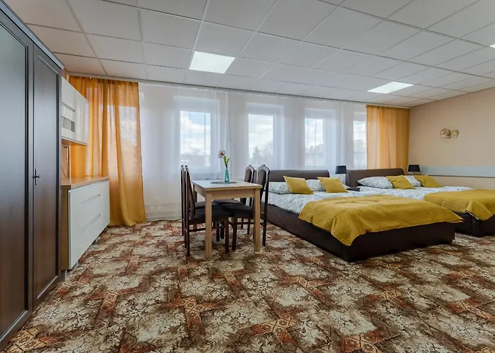 Hostelio - Tanie I Komfortowe Pokoje, Parking, Sklep Na Miejscu * Jelení Hora