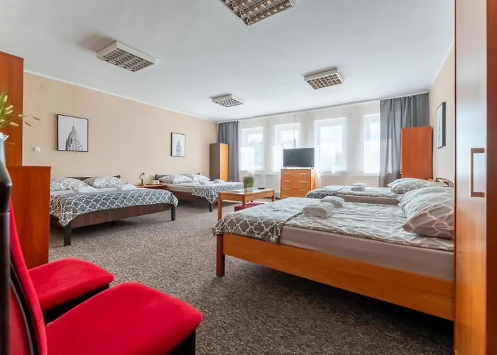 Hostelio - Tanie I Komfortowe Pokoje, Parking, Sklep Na Miejscu *