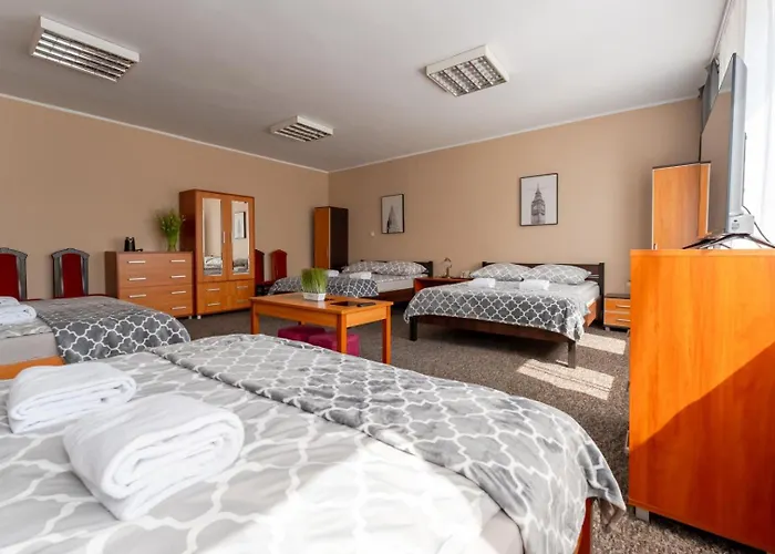 Hostelio - Tanie I Komfortowe Pokoje, Parking, Sklep Na Miejscu Jelenia Gora