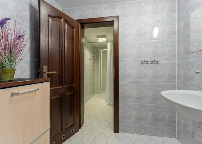 Hostel Hostelio - Tanie I Komfortowe Pokoje, Parking, Sklep Na Miejscu Jelení Hora