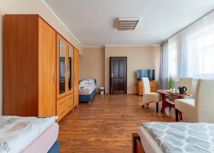 Hostelio - Tanie I Komfortowe Pokoje, Parking, Sklep Na Miejscu